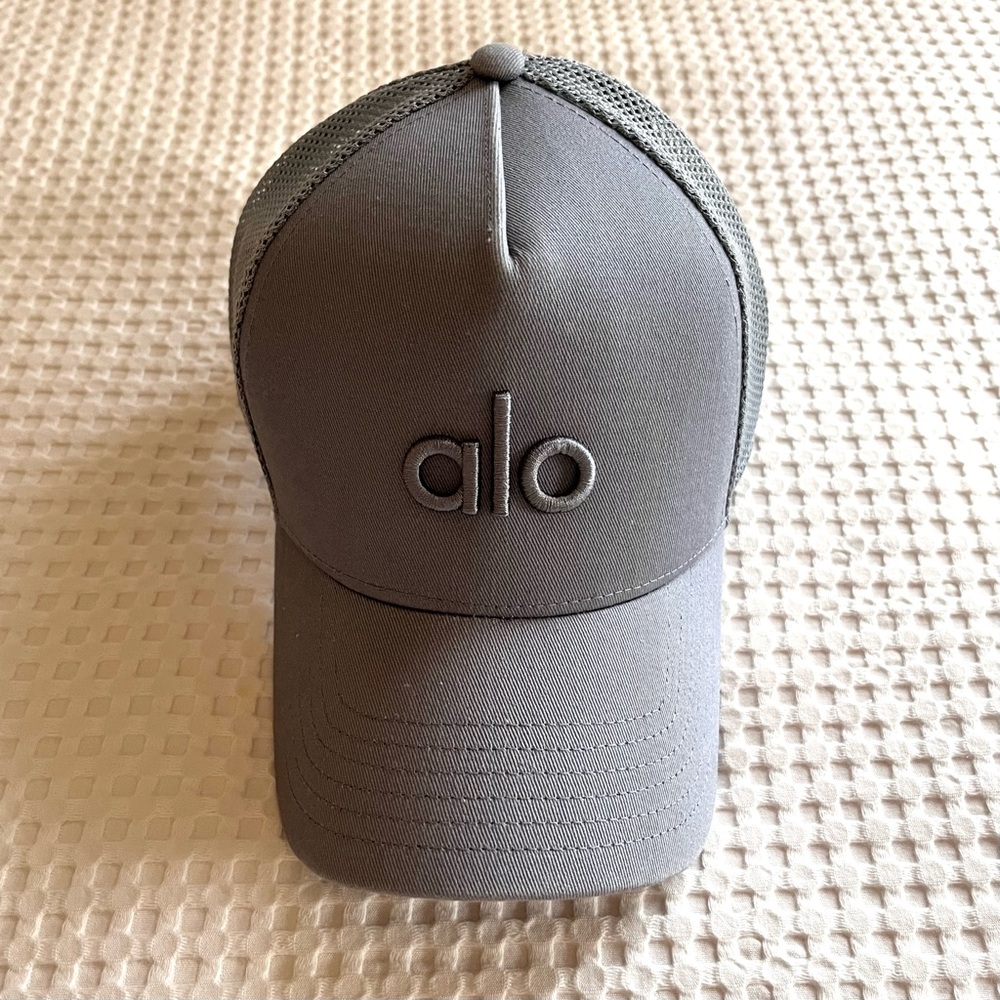 NEW ALO Yoga District Trucker Hat - Stingray (Blue Grey) Mesh Cap